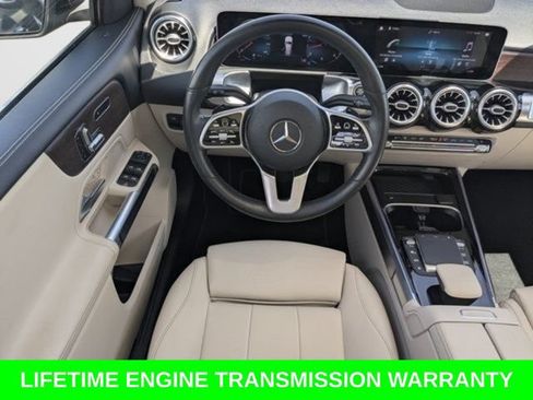Used 2021 Mercedes-Benz GLB 250 4MATIC image 17