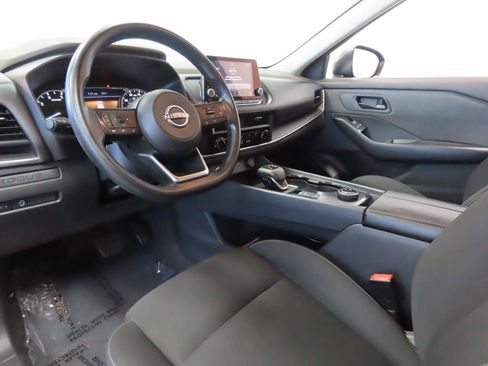 Used 2023 Nissan Rogue S image 8