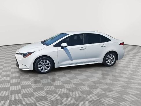 Used 2022 Toyota Corolla LE image 4