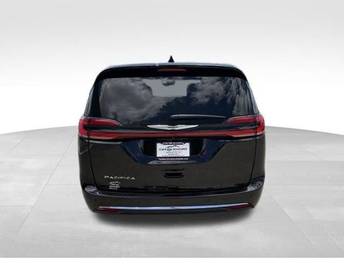 Used 2025 Chrysler Pacifica Select FWD image 10