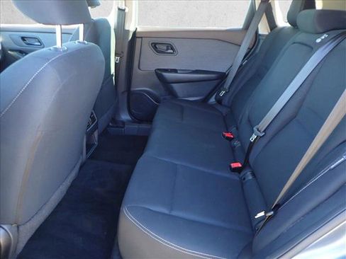 Used 2023 Nissan Rogue S image 9