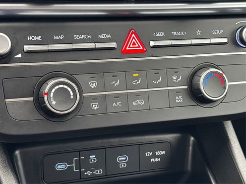 Certified 2025 Hyundai Tucson SE image 29