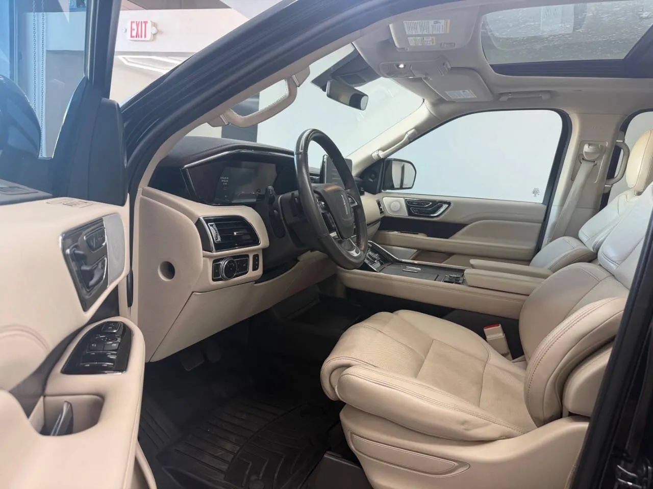 Used 2021 Lincoln Navigator Reserve AWD/4WD image 13