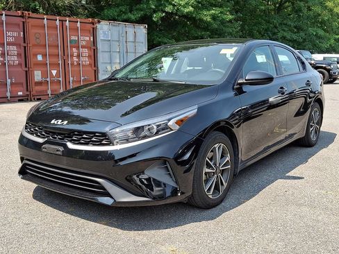 Used 2023 Kia Forte LXS FWD image 3