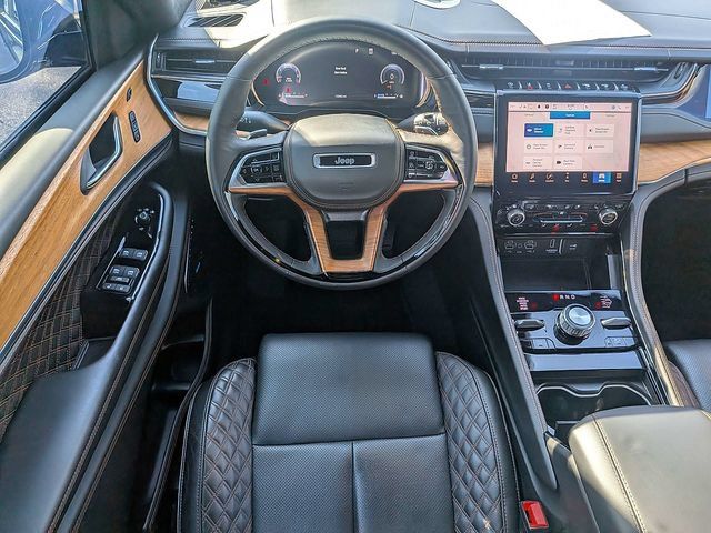 Used 2024 Jeep Grand Cherokee L Summit AWD/4WD image 17