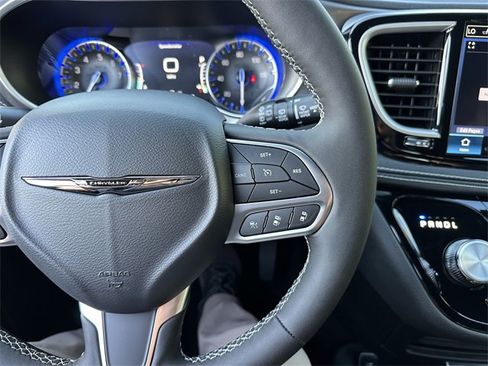New 2026 Chrysler Pacifica Select image 38