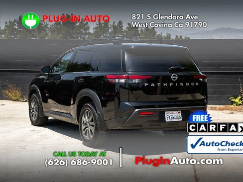 Used 2025 Nissan Pathfinder SV FWD image 2