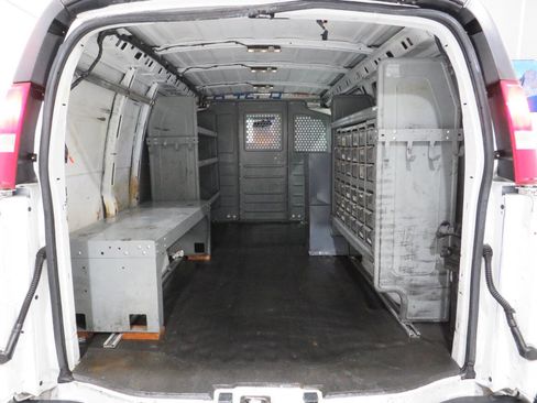 Used 2018 GMC Savana 2500 w/ Chrome Appearance Package image 7