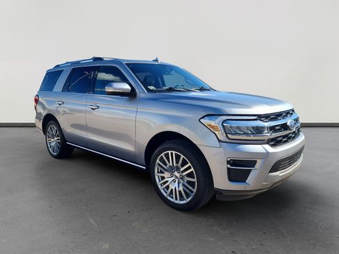 Used 2024 Ford Expedition Limited image 7