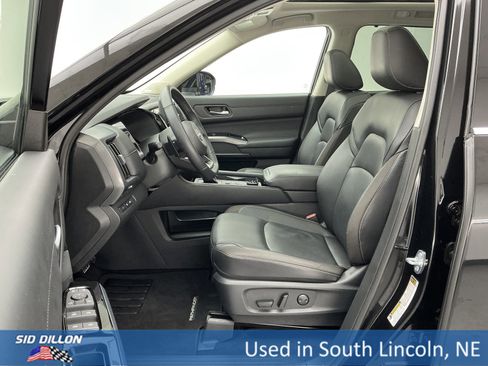 Used 2025 Nissan Pathfinder SL w/ SL Premium Package image 17