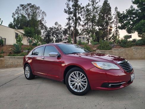 Used 2011 Chrysler 200 Limited image 2