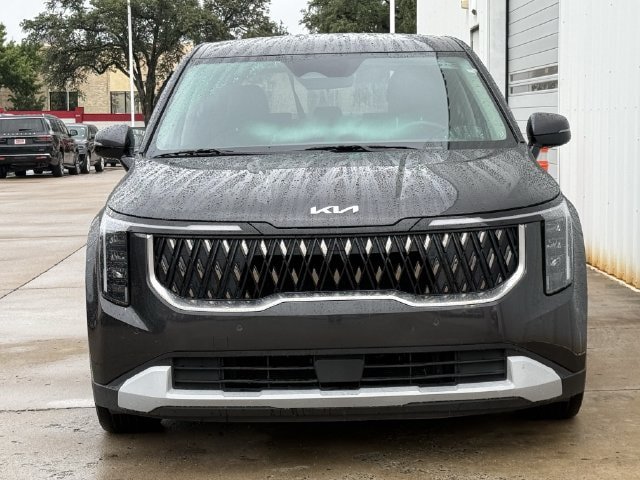 Used 2025 Kia Carnival FWD image 7