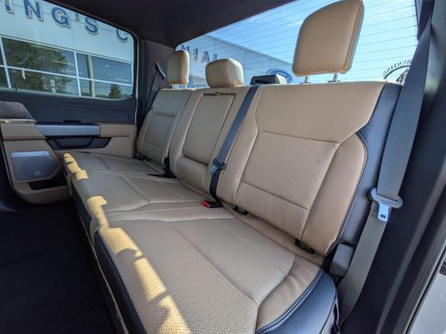 Used 2025 Ford F250 Lariat w/ Chrome Package image 13