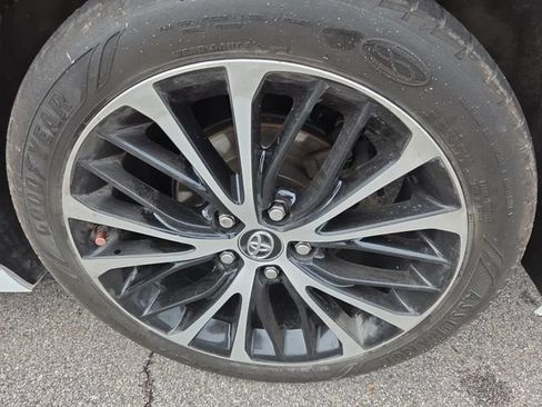 Used 2018 Toyota Camry SE w/ Moonroof Package FWD image 24
