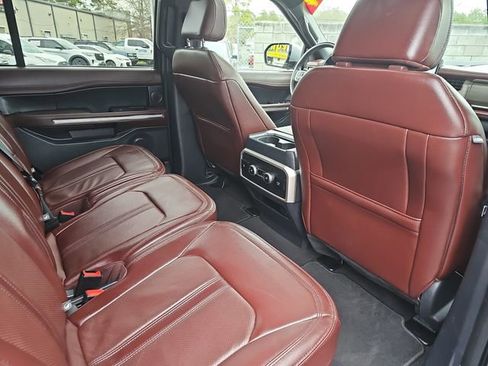 Used 2024 Ford Expedition Limited image 11