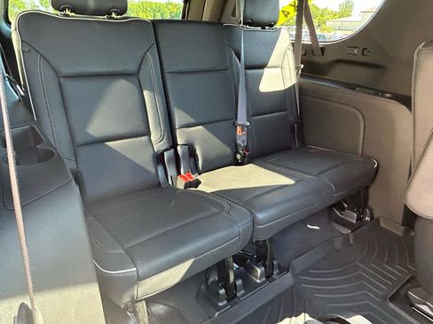 Used 2023 GMC Yukon XL SLT AWD/4WD image 13