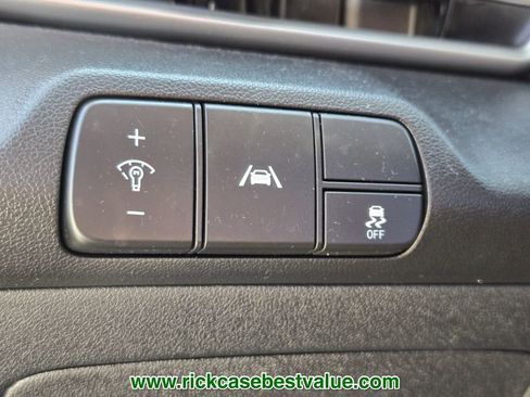 Used 2023 Hyundai Elantra Limited image 32