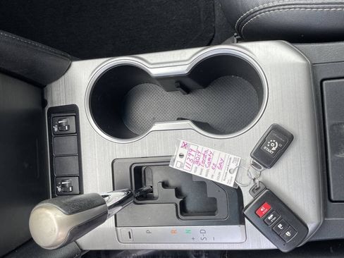 Used 2014 Toyota Camry SE w/ Leather Package FWD image 25