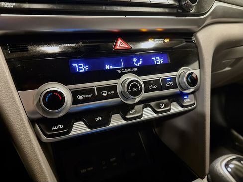 Used 2020 Hyundai Elantra SE image 18