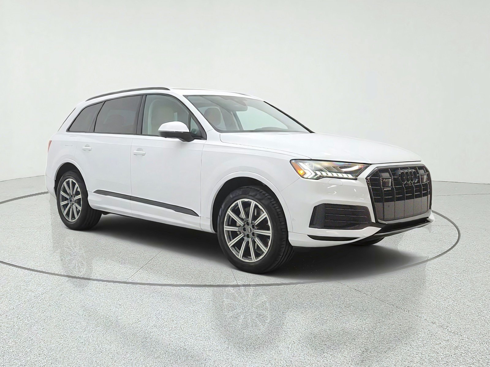 Used 2023 Audi Q7 2.0T Premium Plus w/ Premium Plus Package AWD/4WD image 3