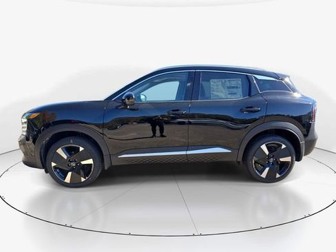 New 2026 Nissan Kicks SR w/ SR Premium Package FWD image 5