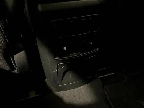 Used 2023 Ford Explorer XLT AWD/4WD image 10