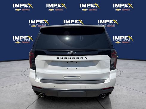 Used 2025 Chevrolet Suburban Z71 AWD/4WD image 3