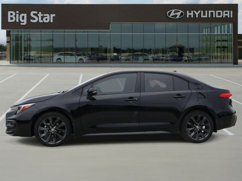 Used 2026 Toyota Corolla SE FWD image 2