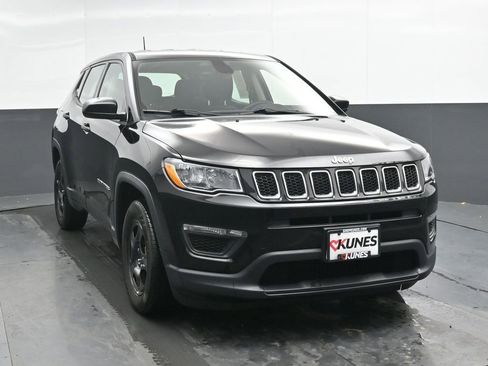 Used 2018 Jeep Compass Sport image 5