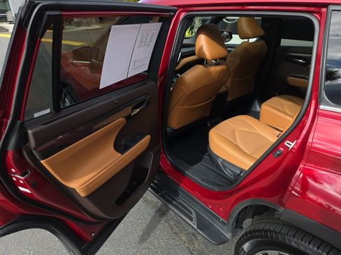 Used 2021 Toyota Highlander Platinum image 15