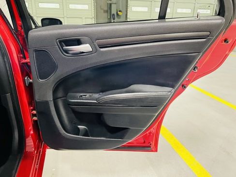 Used 2016 Chrysler 300 S image 31