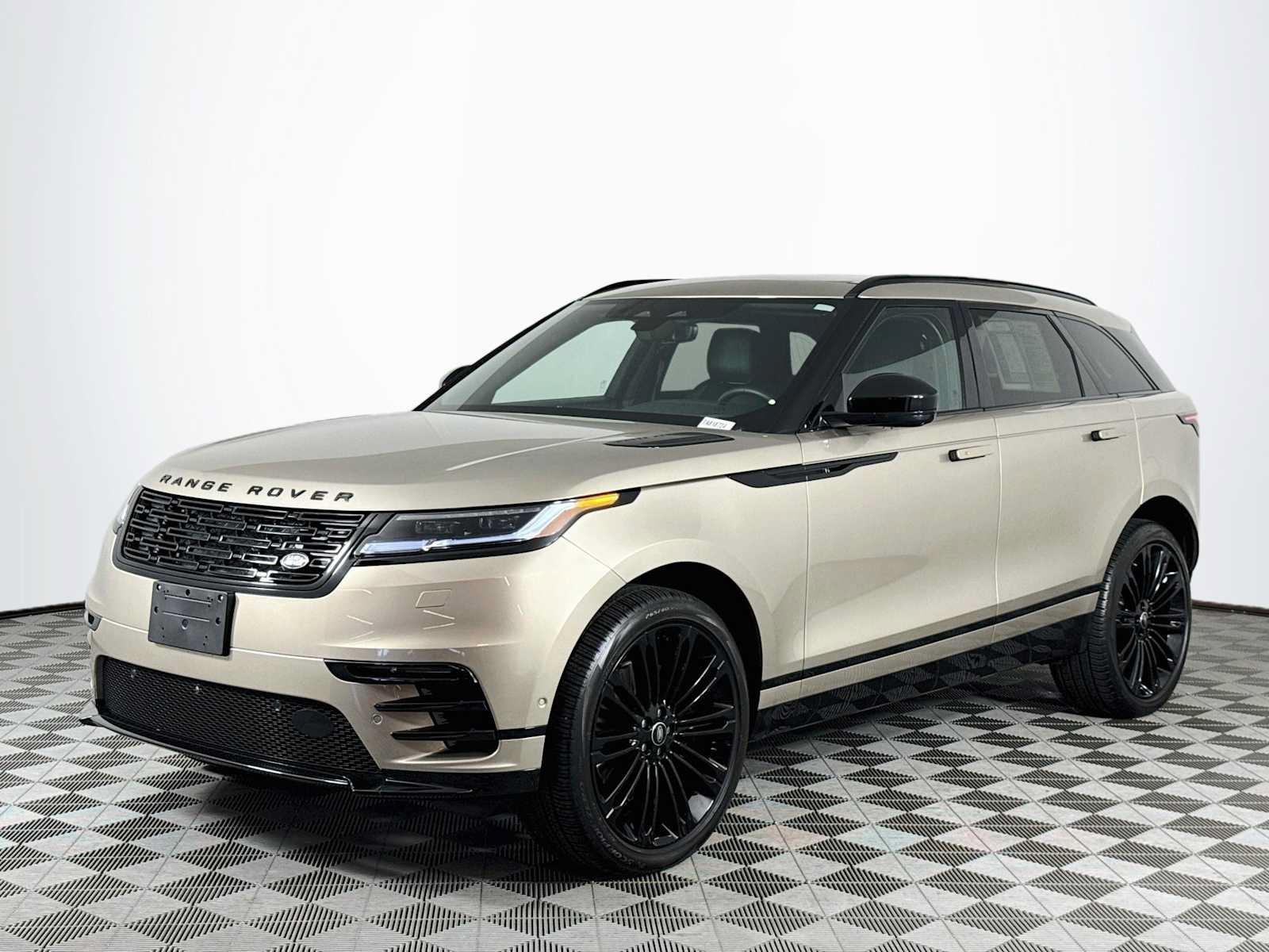 Used 2026 Land Rover Range Rover Velar Dynamic SE AWD/4WD image 1