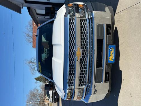 Used 2019 Chevrolet Silverado 2500 LT image 2