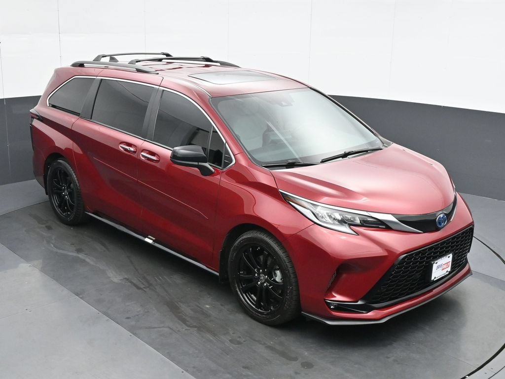 Used 2024 Toyota Sienna XSE FWD image 27