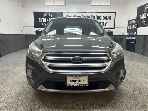 Used 2017 Ford Escape SE image 2