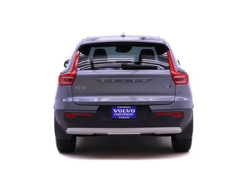 Used 2019 Volvo XC40 T5 Momentum image 7