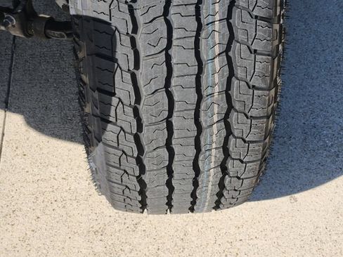 Used 2023 Jeep Wrangler Unlimited Sahara AWD/4WD image 19