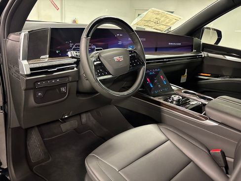 New 2025 Cadillac Escalade Luxury image 34