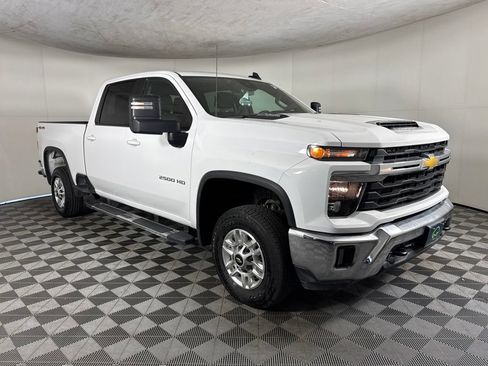 Certified 2025 Chevrolet Silverado 2500 LT w/ Convenience Package AWD/4WD image 3