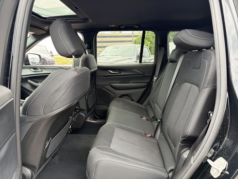 Certified 2024 Jeep Grand Cherokee Laredo X w/ Luxury Tech Group I AWD/4WD image 18