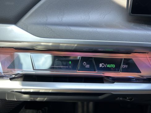 Used 2023 BMW 760i xDrive AWD/4WD image 36