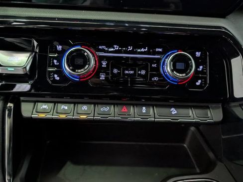 Used 2024 GMC Sierra 1500 AT4 w/ Technology Package AWD/4WD image 23