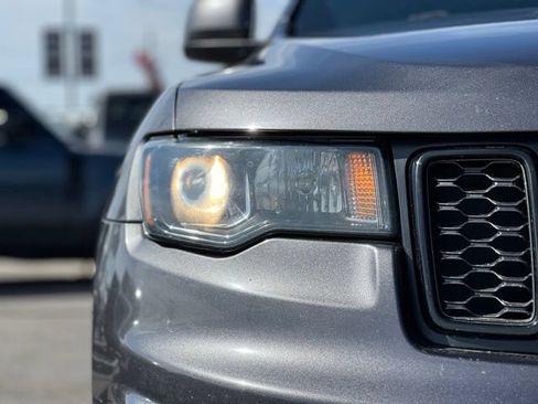 Used 2019 Jeep Grand Cherokee Altitude AWD/4WD image 12