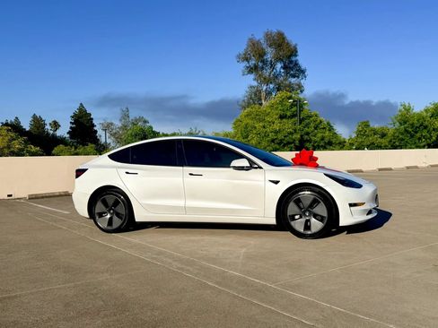 Used 2023 Tesla Model 3 Standard Range RWD image 4