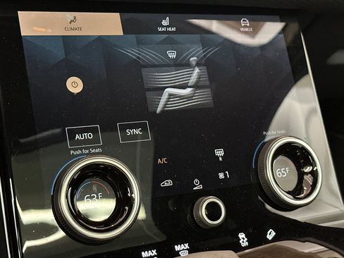 Certified 2021 Land Rover Range Rover Velar R-Dynamic S image 23