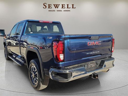 Used 2022 GMC Sierra 2500 SLE w/ SLE Convenience Package image 4