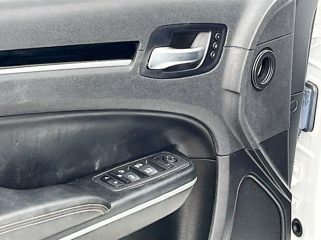 Used 2023 Chrysler 300 S w/ Comfort Group RWD image 18