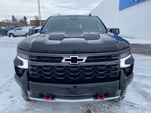 Used 2022 Chevrolet Silverado 1500 ZR2 w/ Technology Package image 2