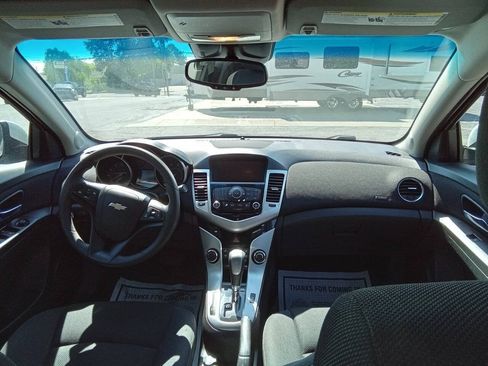 Used 2016 Chevrolet Cruze LT w/ Technology Package FWD image 7
