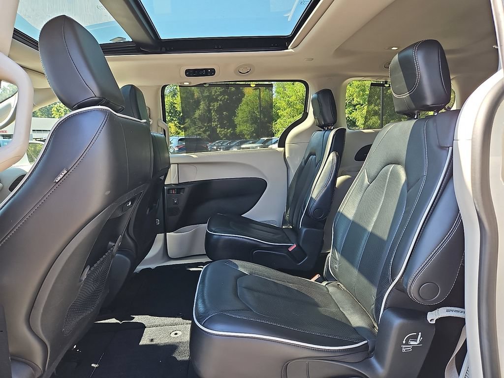Used 2022 Chrysler Pacifica Limited FWD image 12